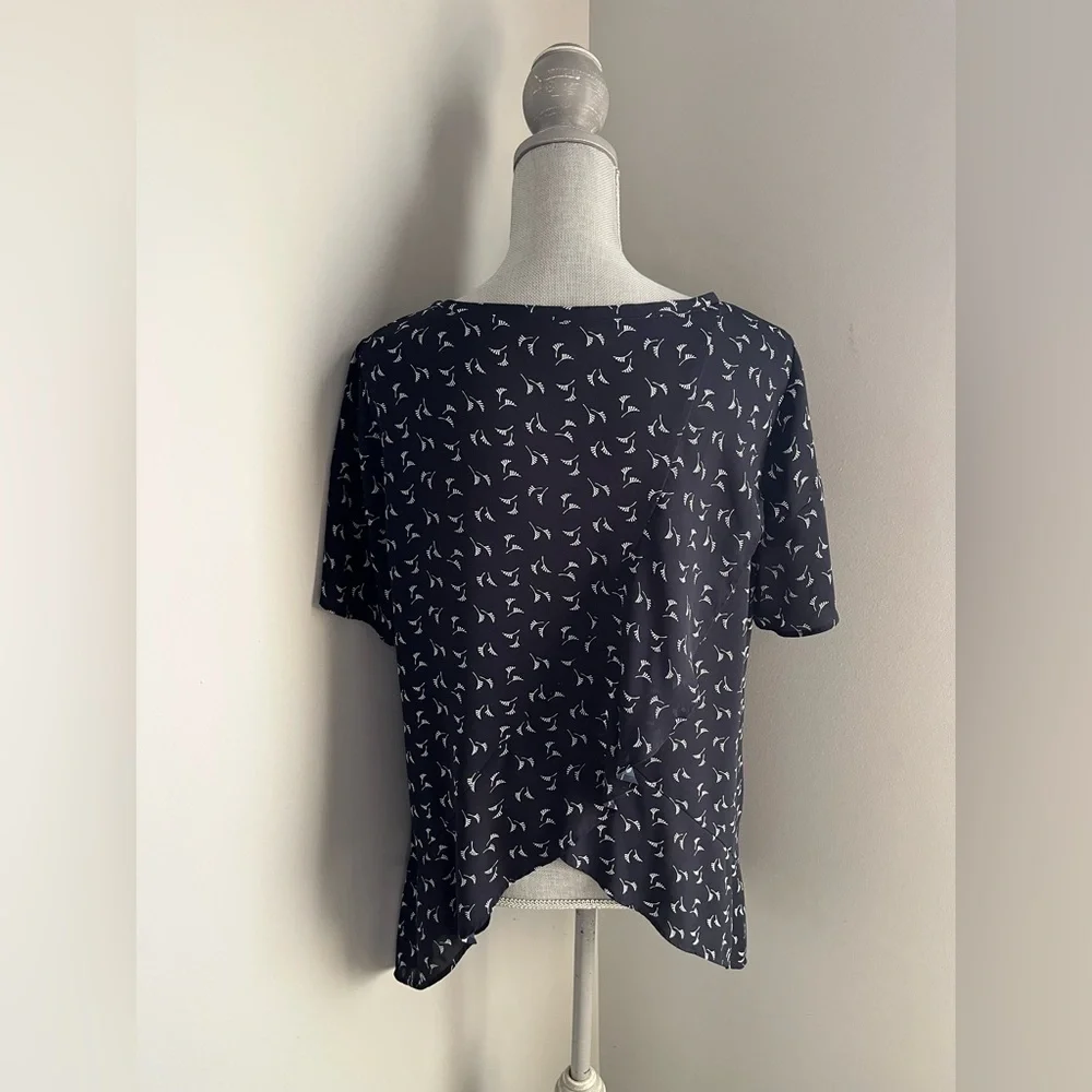 Loft Dark Navy small leaf print flutter top size medium - Picture 2 of 3